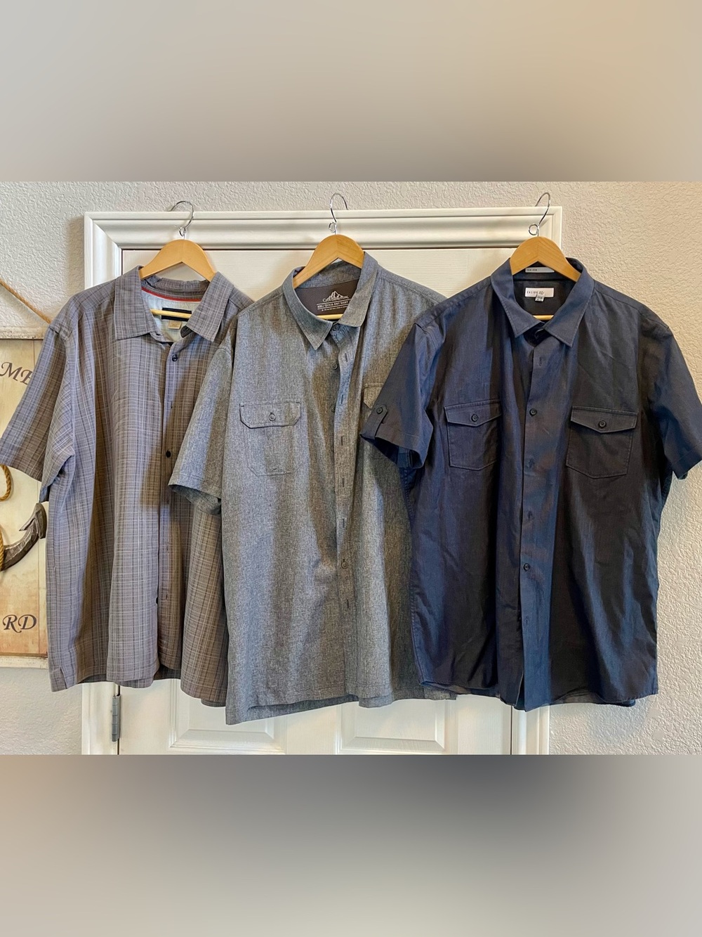 Barely Worn, Men’s XXL Button Down Tees